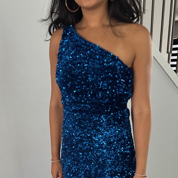 Prom Dress - Picture 2 of 5